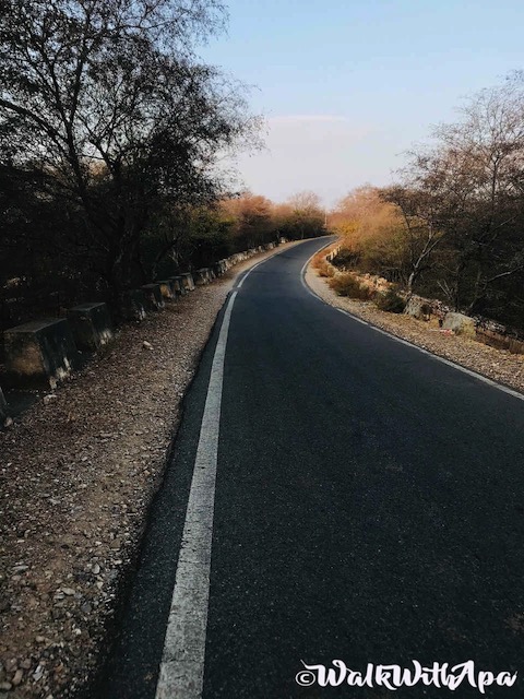 Road to jaigarh Fort